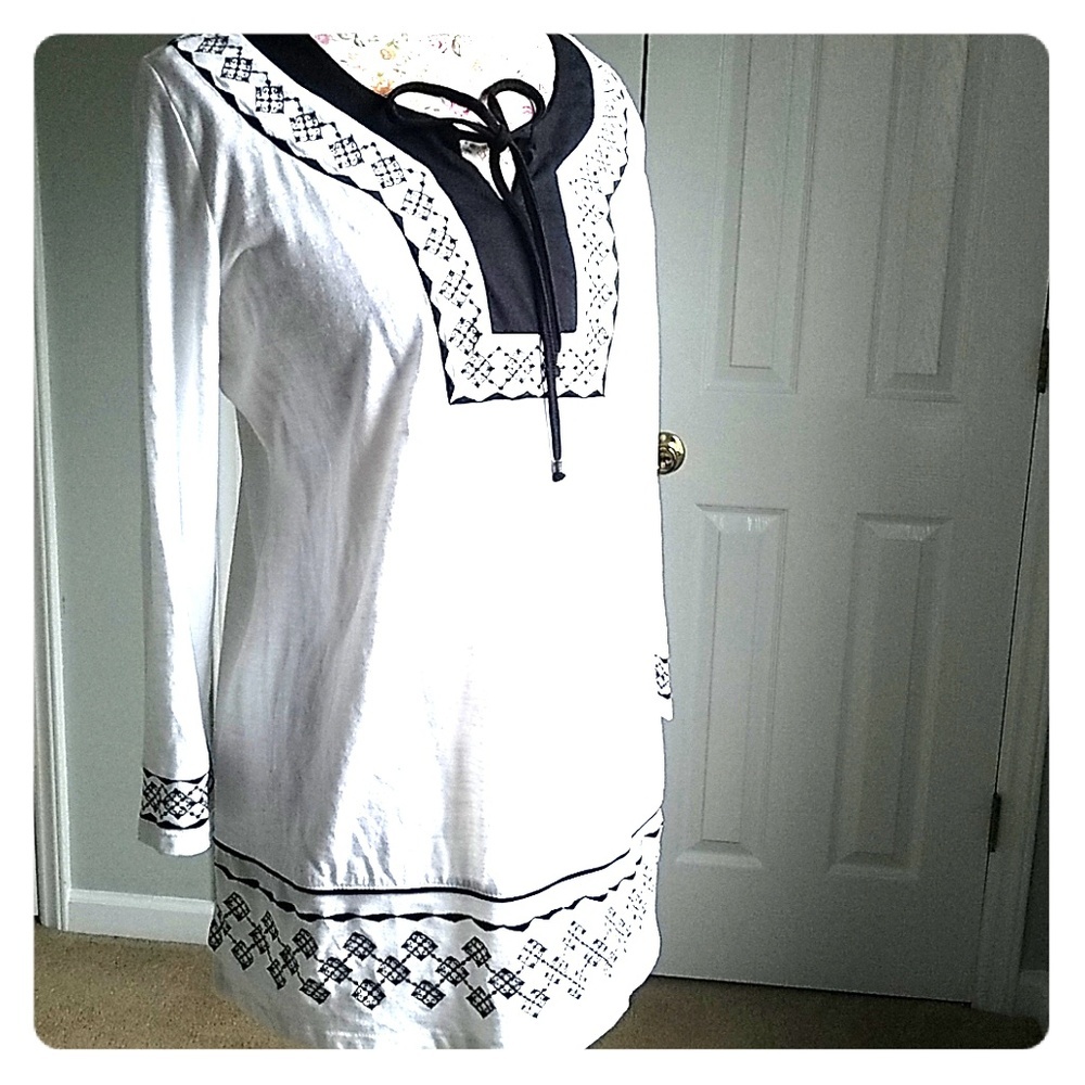 TanJay Women’s Black & White Embroidered Missy top 3/4 sleeve M tonic blouse